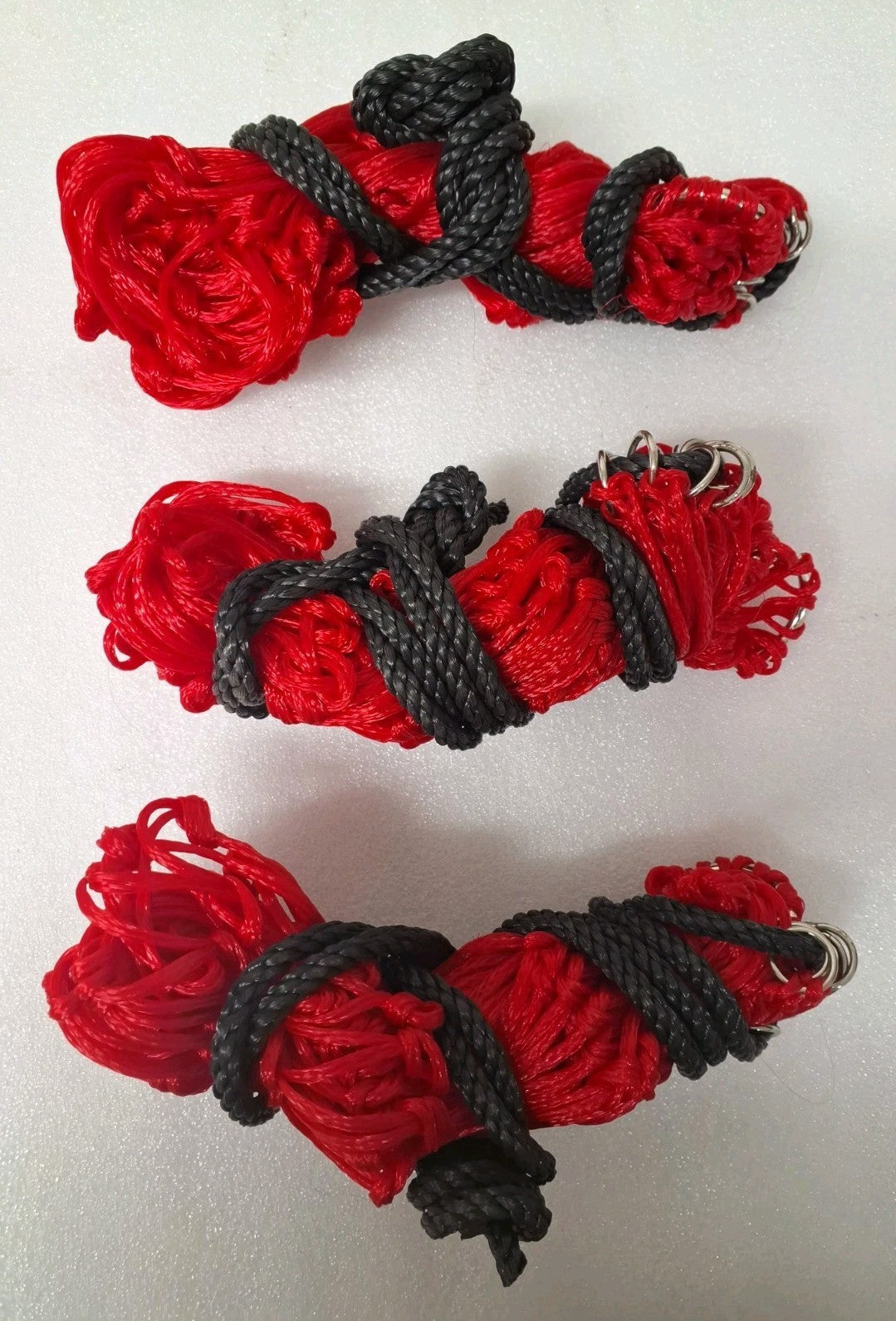 Pack of 3 Haynets strong 12 rings 42 "medium  holes , RED  ON SALE1