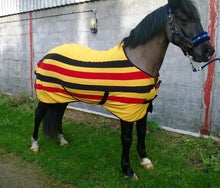 Load image into Gallery viewer, CWELL EQUINE  HORSE COB PONY NEW MARKET STRIPE SHOW TRAVEL FLEECE RUG 5&#39;0&quot;- 7&#39;0

