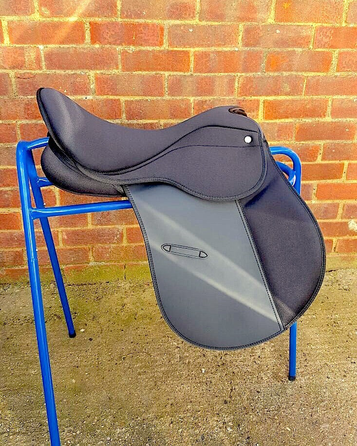 Super-comfy Deeper seat GP Saddle Synthetic CHANGEABLE GULLET SADDLE BLACK