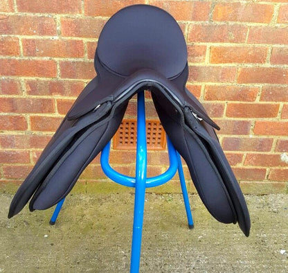Super-comfy Deeper seat GP Saddle Synthetic CHANGEABLE GULLET SADDLE BLACK