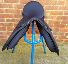 Load image into Gallery viewer, Super-comfy Deeper seat GP Saddle Synthetic CHANGEABLE GULLET SADDLE BLACK

