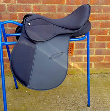 Load image into Gallery viewer, Super-comfy Deeper seat GP Saddle Synthetic CHANGEABLE GULLET SADDLE BLACK

